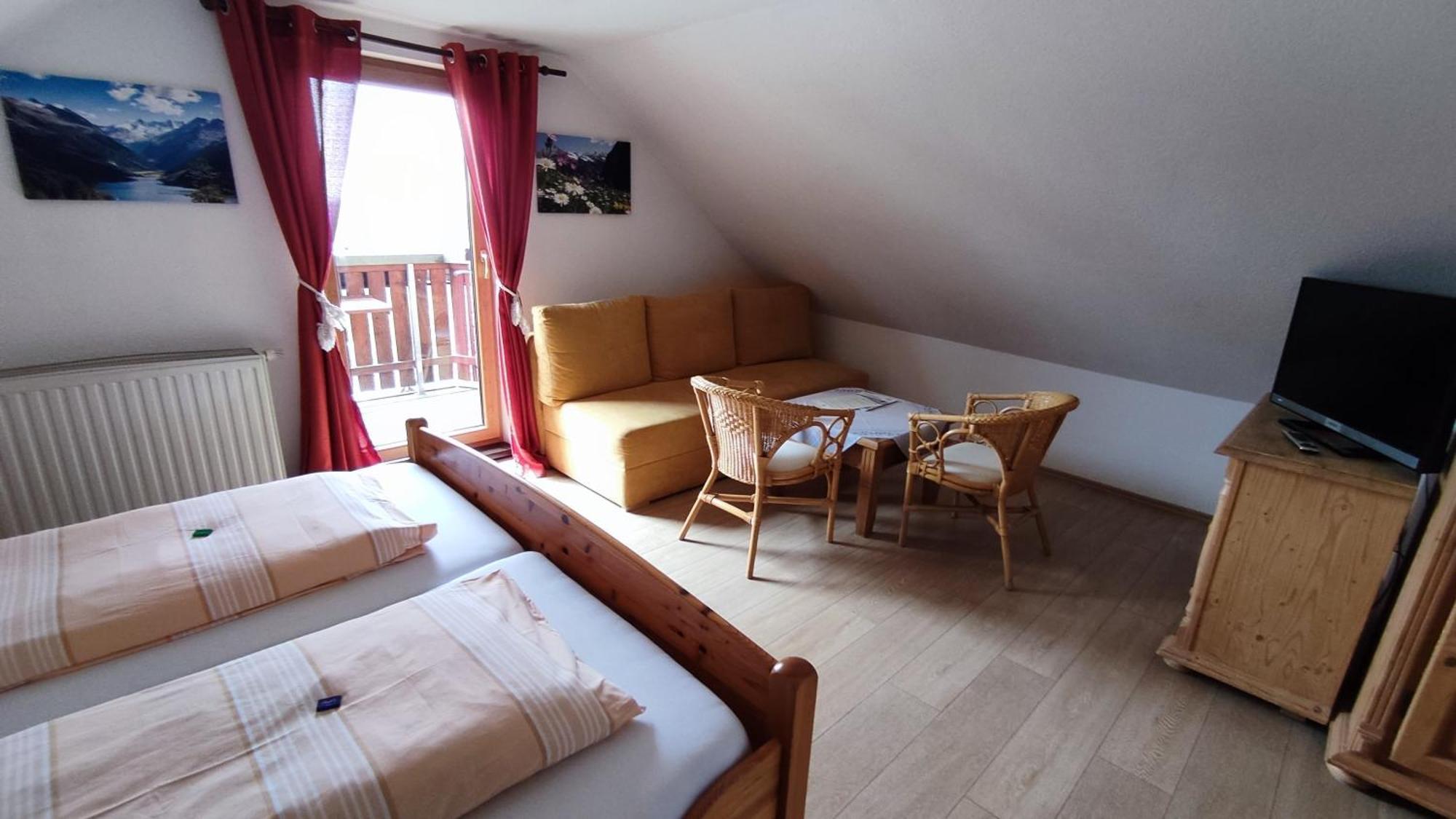 Berggasthaus & Pension Schoene Aussicht Klingenthal Bagian luar foto
