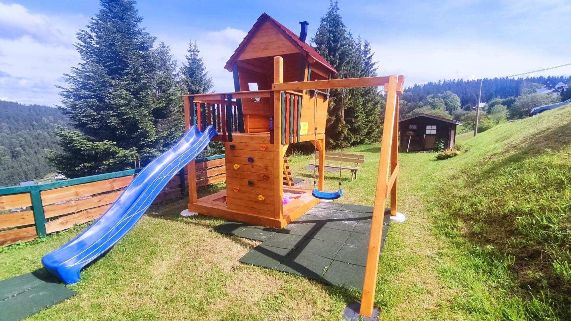 Berggasthaus & Pension Schoene Aussicht Klingenthal Bagian luar foto